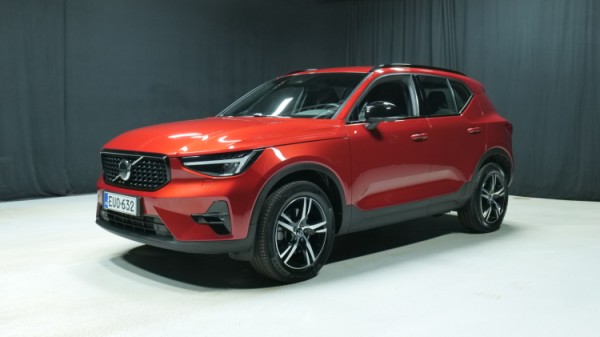 Esittelykuva Volvo XC40 bensiiniautosta.
