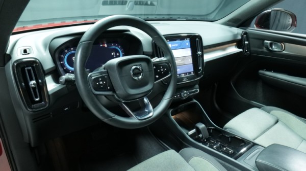 Esittelykuva Volvo XC40 bensiiniautosta.