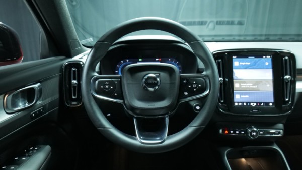 Esittelykuva Volvo XC40 bensiiniautosta.