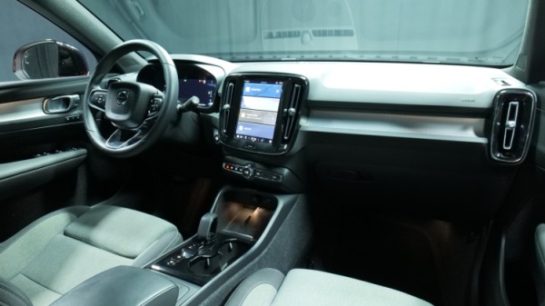 Esittelykuva Volvo XC40 bensiiniautosta.