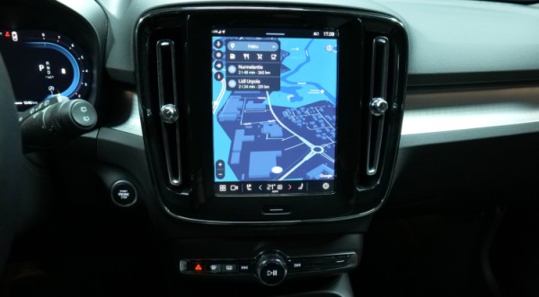 Esittelykuva Volvo XC40 bensiiniautosta.