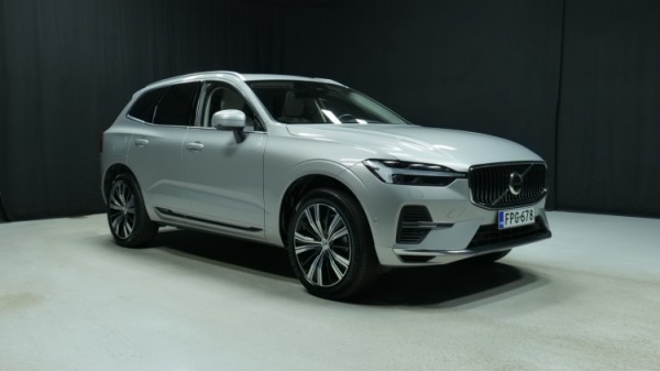 Esittelykuva Volvo XC60 kevythybridiautosta.