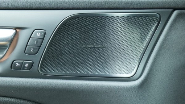 Esittelykuva Volvo S60 bensiiniautosta.