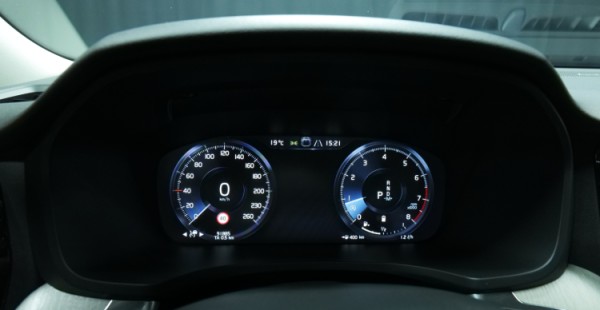 Esittelykuva Volvo S60 bensiiniautosta.