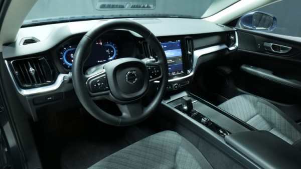 Esittelykuva Volvo V60 bensiiniautosta.