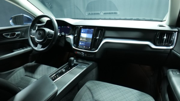 Esittelykuva Volvo V60 bensiiniautosta.
