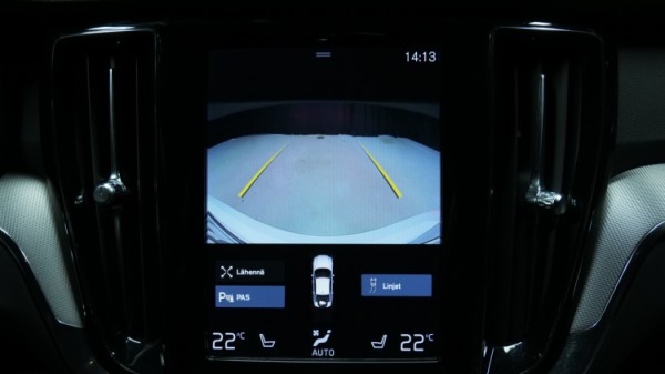 Esittelykuva Volvo S60 kevythybridiautosta.