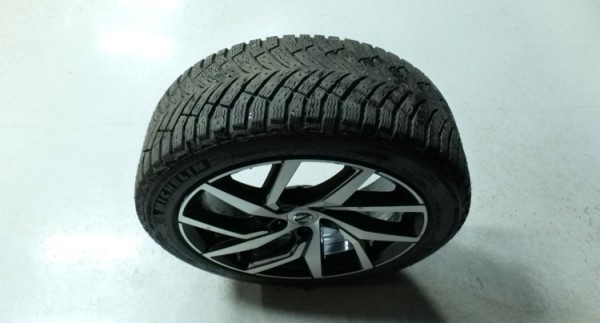 Esittelykuva Volvo S60 kevythybridiautosta.