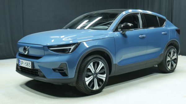 Esittelykuva Volvo C40 täyssähköautosta.