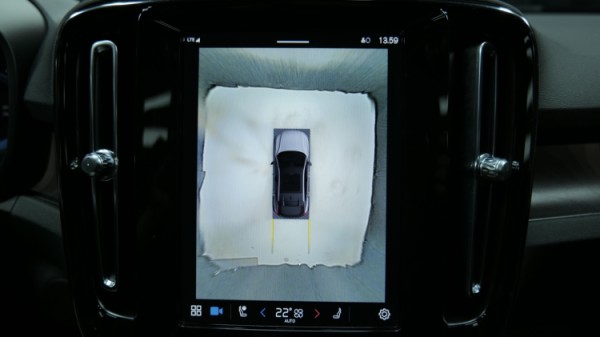 Esittelykuva Volvo C40 täyssähköautosta.