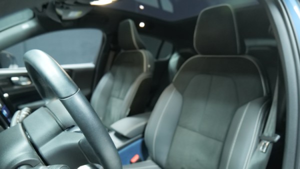 Esittelykuva Volvo C40 täyssähköautosta.