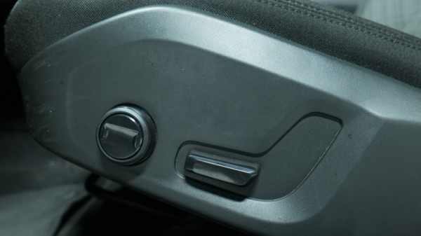 Esittelykuva Volvo V60 bensiiniautosta.
