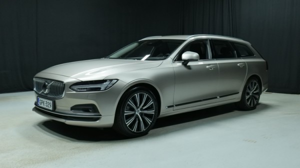 Esittelykuva Volvo V90 dieselautosta.