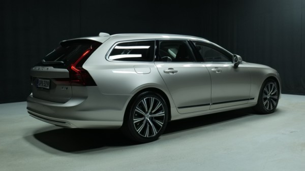 Esittelykuva Volvo V90 dieselautosta.