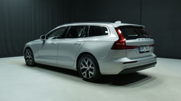 Esittelykuva Volvo V60 kevythybridiautosta.