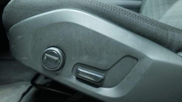 Esittelykuva Volvo V60 kevythybridiautosta.