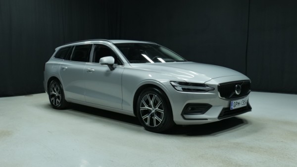 Esittelykuva Volvo V60 kevythybridiautosta.