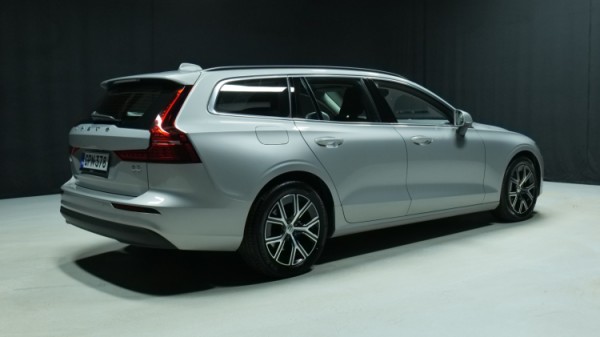 Esittelykuva Volvo V60 bensiiniautosta.
