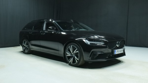 Esittelykuva Volvo V90 kevythybridiautosta.