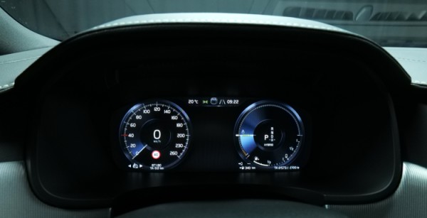 Esittelykuva Volvo V90 kevythybridiautosta.