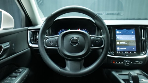 Esittelykuva Volvo V60 bensiiniautosta.