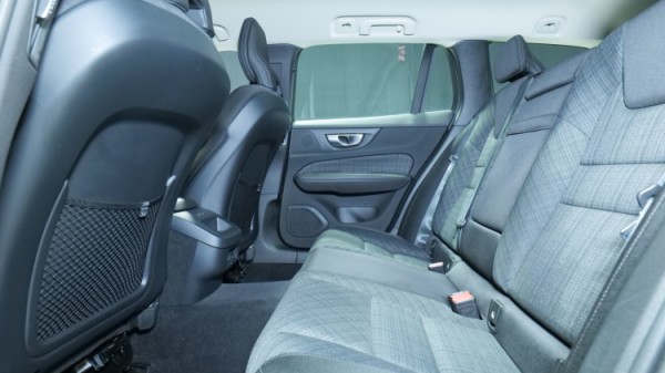 Esittelykuva Volvo V60 bensiiniautosta.