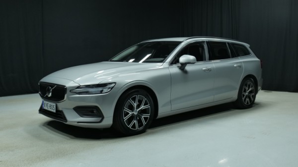 Esittelykuva Volvo V60 kevythybridiautosta.