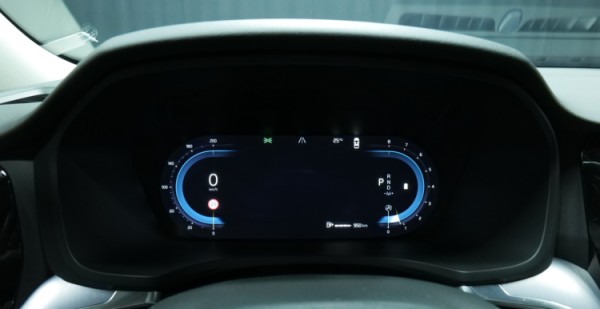 Esittelykuva Volvo V60 kevythybridiautosta.