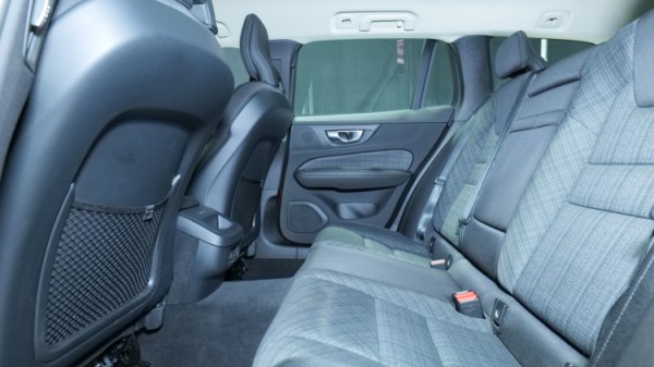 Esittelykuva Volvo V60 bensiiniautosta.