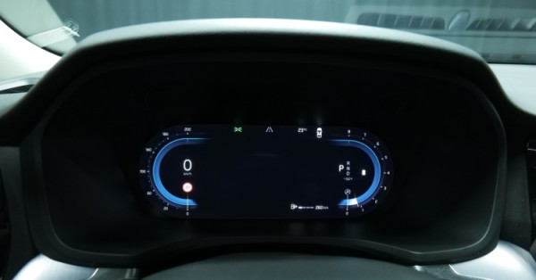 Esittelykuva Volvo V60 kevythybridiautosta.