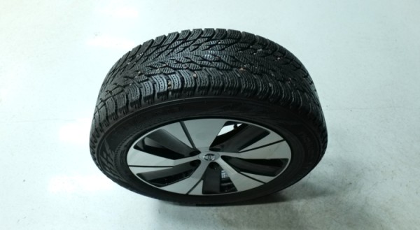 Esittelykuva Volvo XC40 kevythybridiautosta.