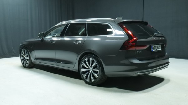 Esittelykuva Volvo V90 kevythybridiautosta.