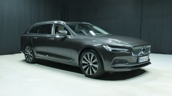 Esittelykuva Volvo V90 kevythybridiautosta.