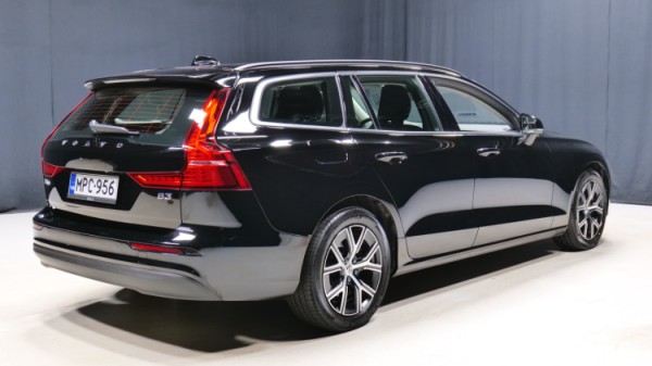 Esittelykuva Volvo V60 kevythybridiautosta.
