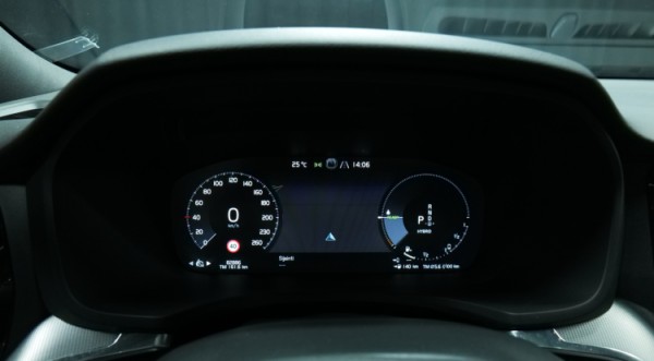 Esittelykuva Volvo V60 kevythybridiautosta.