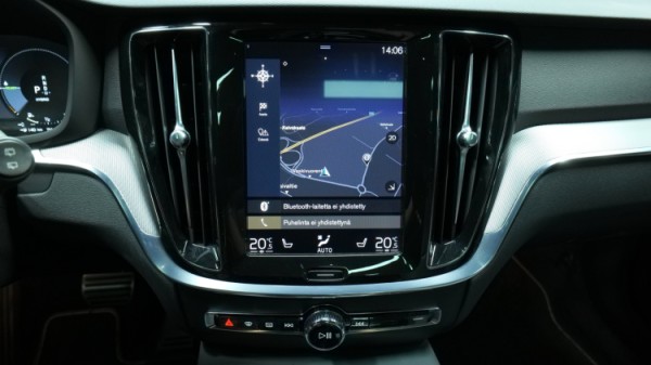 Esittelykuva Volvo V60 kevythybridiautosta.
