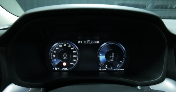 Esittelykuva Volvo V60 kevythybridiautosta.