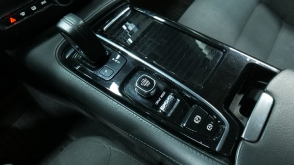 Esittelykuva Volvo V60 kevythybridiautosta.