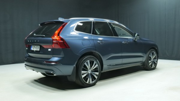 Esittelykuva Volvo XC60 kevythybridiautosta.