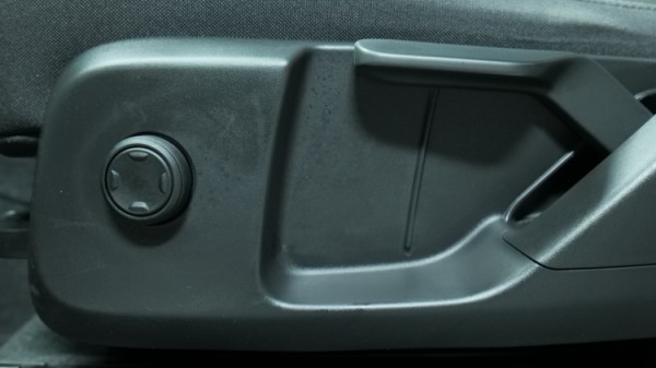 Esittelykuva Volvo XC40 bensiiniautosta.