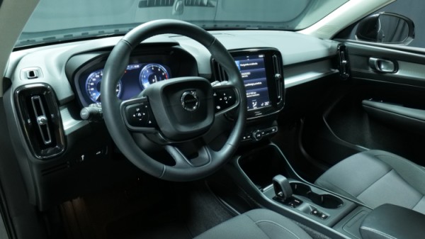 Esittelykuva Volvo XC40 bensiiniautosta.