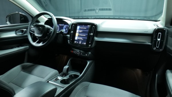 Esittelykuva Volvo XC40 bensiiniautosta.