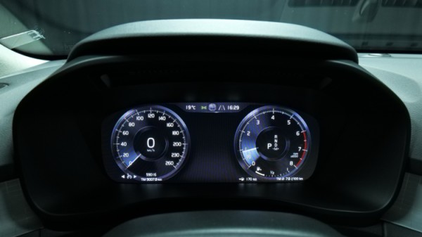 Esittelykuva Volvo XC40 bensiiniautosta.