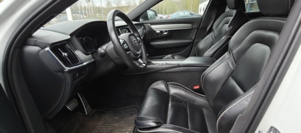 Esittelykuva VOLVO V90 dieselautosta.