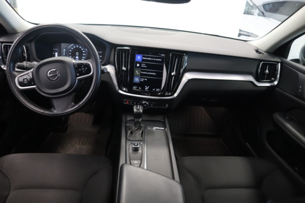 Esittelykuva VOLVO V60 dieselautosta.