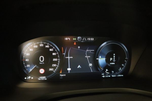 Esittelykuva VOLVO V60 kevythybridiautosta.