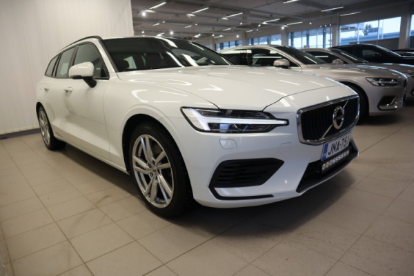 Esittelykuva VOLVO V60 kevythybridiautosta.