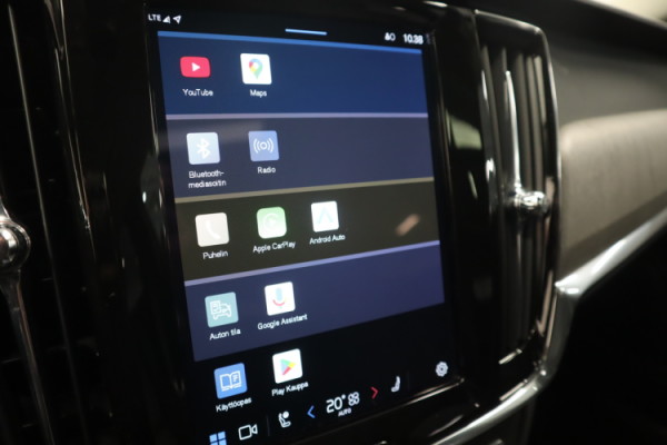 Esittelykuva VOLVO V90 lataushybridiautosta.