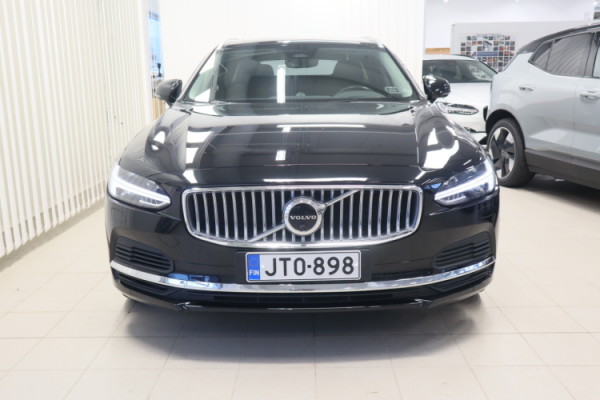 Esittelykuva VOLVO V90 lataushybridiautosta.