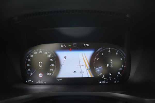 Esittelykuva VOLVO S60 bensiiniautosta.